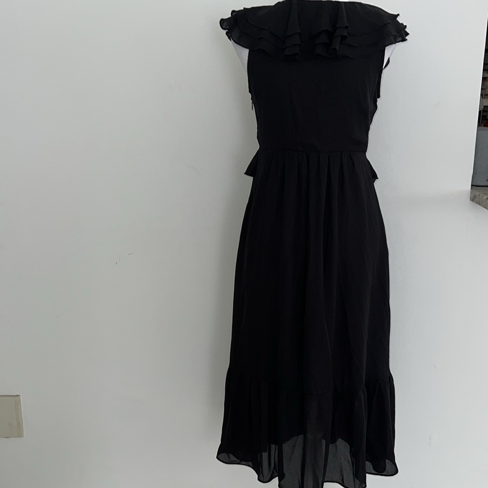 Women’s Black Ruffle V-Neck Midi Dress - Elegant Everyday Style - Picture 7 of 11